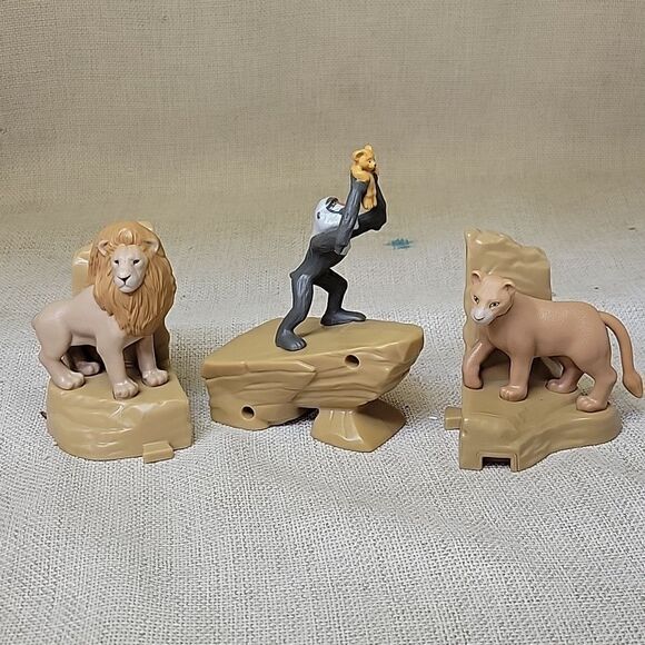 Lion King bundle. Shirt, sleeping pants, movie, books, figures - Picture 13 of 16